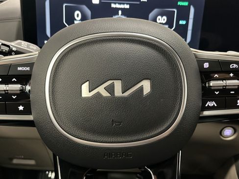 Used 2026 Kia Carnival SX FWD image 16