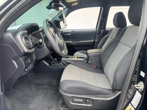 Used 2020 Toyota Tacoma TRD Sport w/ Technology Package RWD image 14