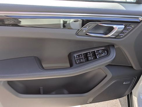 Certified 2026 Porsche Macan AWD/4WD image 14