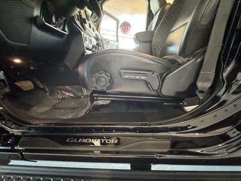 Used 2023 Jeep Gladiator Overland image 21