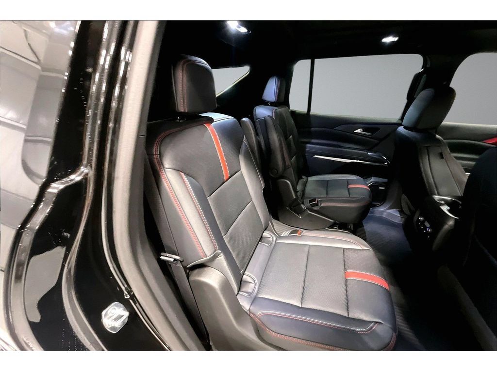 New 2026 Chevrolet Traverse RS w/ LPO, Floor Liner Package FWD image 44