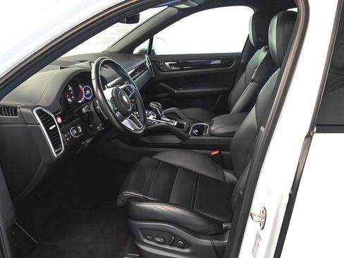 Used 2022 Porsche Cayenne Coupe image 28