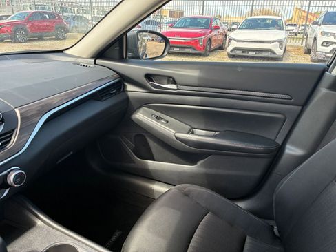 Used 2025 Nissan Altima 2.5 SV image 33