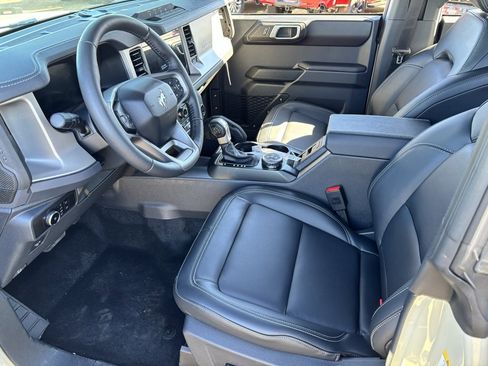 New 2025 Ford Bronco Outer Banks w/ Sasquatch Package image 17