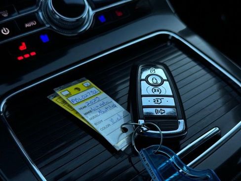 Used 2023 Lincoln Nautilus Reserve image 39