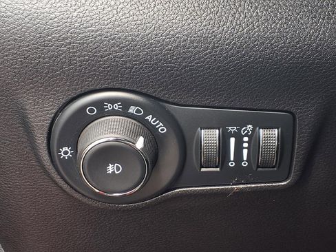 Used 2025 Jeep Compass Limited AWD/4WD image 8