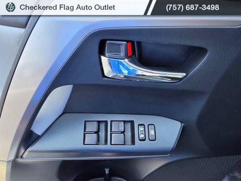Used 2018 Toyota RAV4 XLE FWD image 21