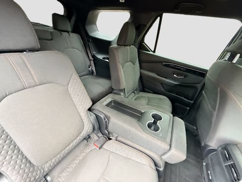 Used 2023 Honda Pilot Sport image 25