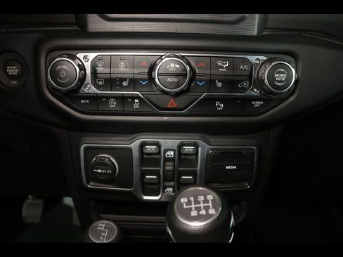 Used 2018 Jeep Wrangler Unlimited Sahara w/ Safetytec Group image 19