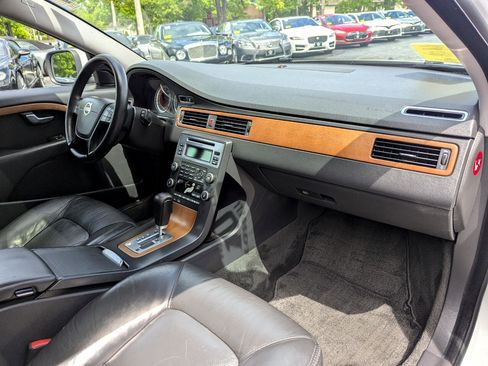 Used 2010 Volvo XC70 3.2 image 33