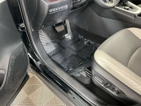Used 2020 Toyota RAV4 Limited AWD/4WD image 17