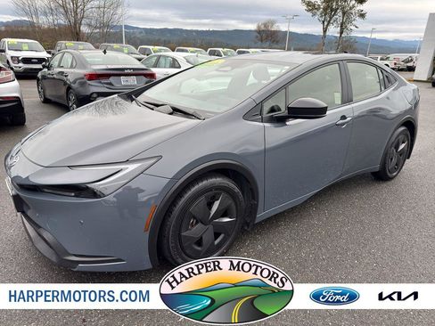 Used 2024 Toyota Prius LE image 1