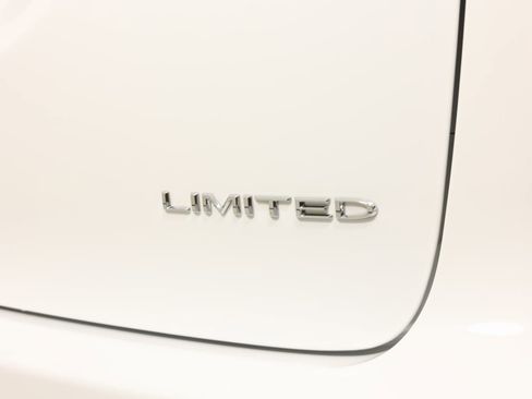Used 2022 Chrysler Pacifica Limited image 17