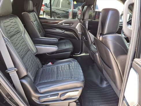 Used 2021 Cadillac Escalade Sport Platinum AWD/4WD image 13