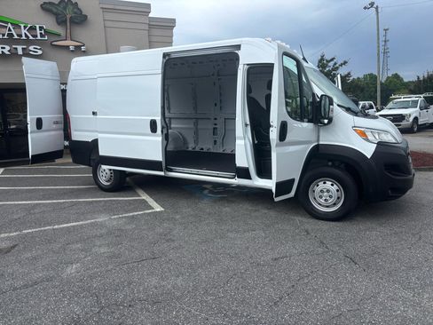 Used 2024 RAM ProMaster 2500 w/ Convenience Group FWD image 32