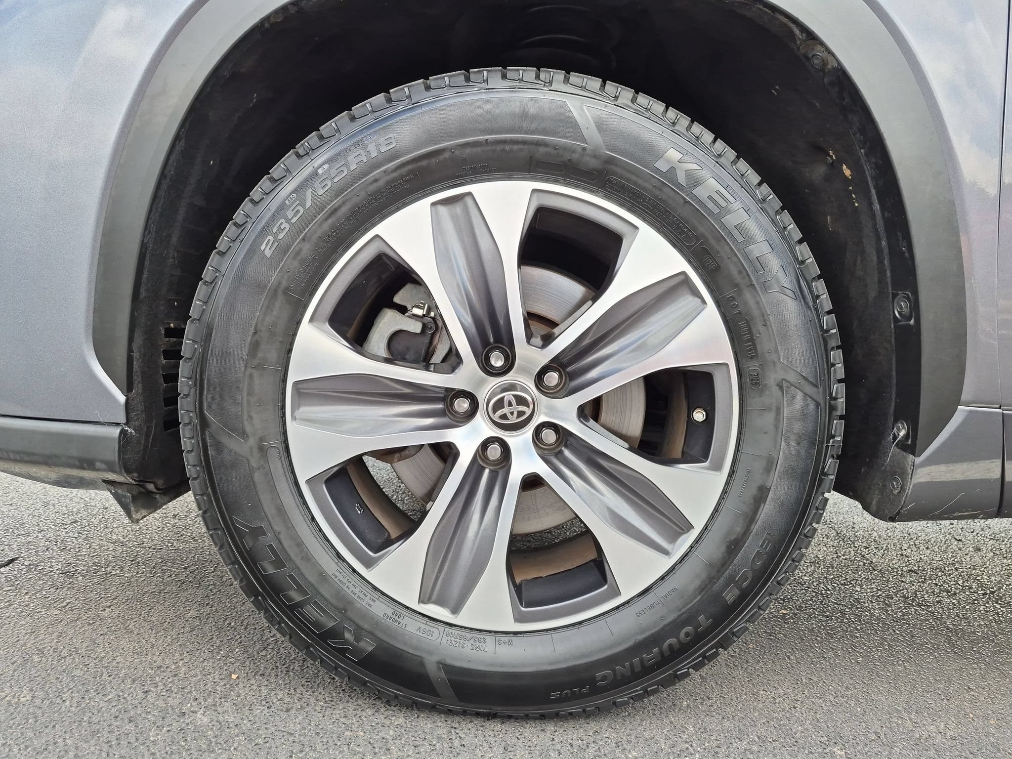 Used 2022 Toyota Highlander XLE FWD image 34