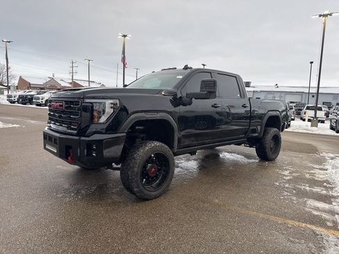 Used 2024 GMC Sierra 2500 AT4X AWD/4WD image 4