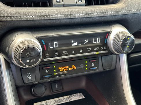 Used 2021 Toyota RAV4 Limited image 20