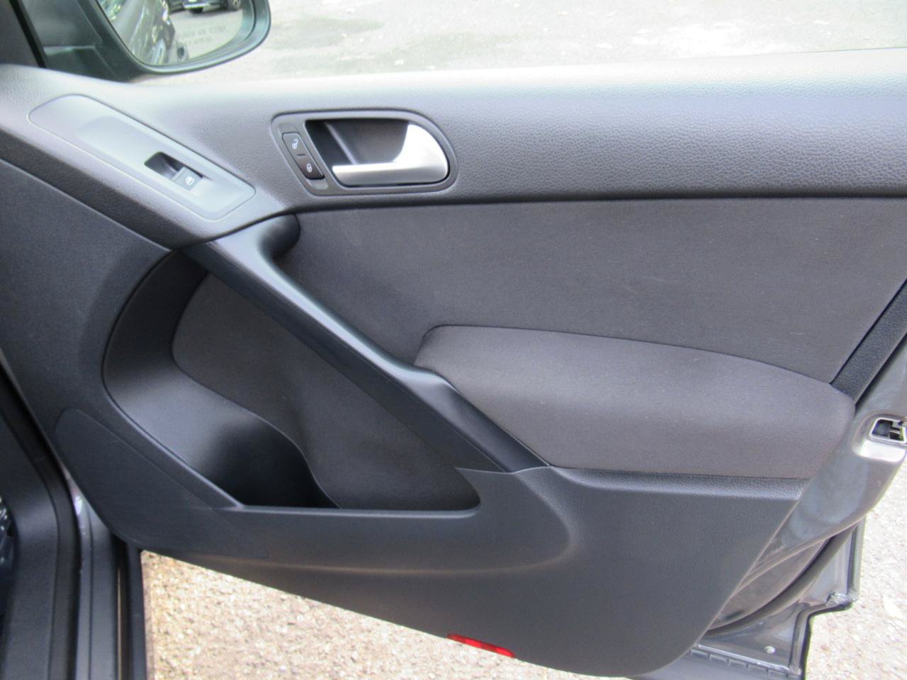 Used 2018 Volkswagen Tiguan Limited AWD/4WD image 12