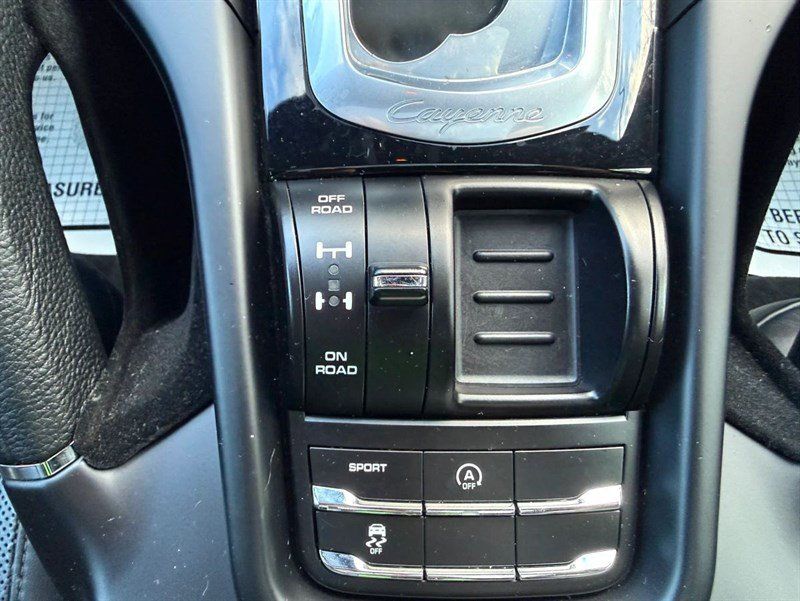 Used 2016 Porsche Cayenne AWD/4WD image 23