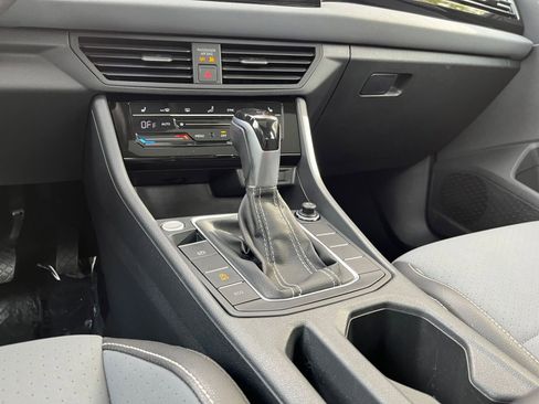 Used 2025 Volkswagen Jetta SE image 41