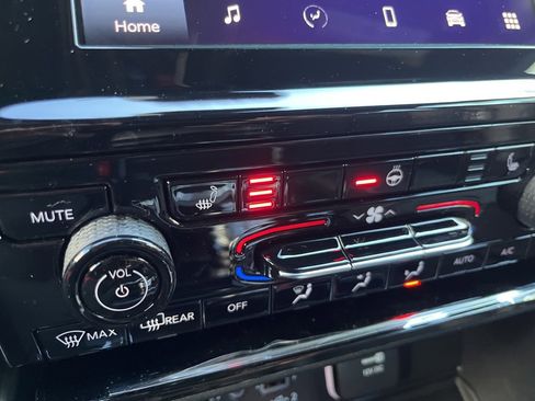 New 2025 Jeep Grand Cherokee L Altitude image 17