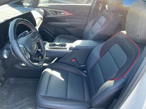 Used 2025 Chevrolet Equinox EV RS image 13