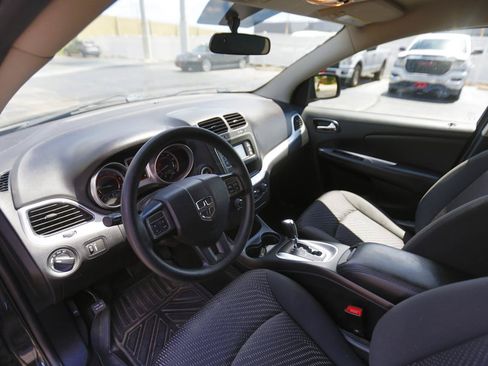Used 2017 Dodge Journey SE w/ Flexible Seating Group FWD image 4