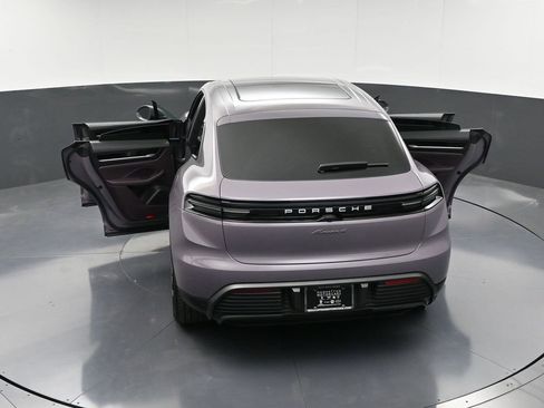 Certified 2025 Porsche Macan 4 Electric image 35