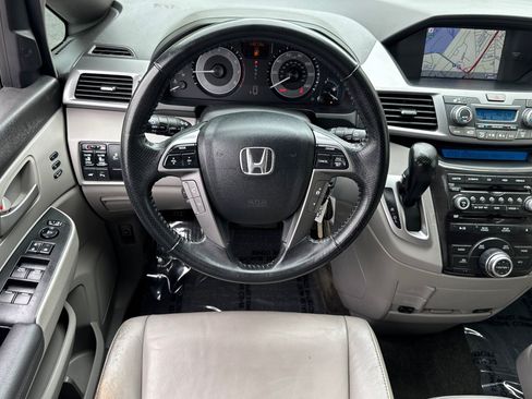 Used 2013 Honda Odyssey Touring Elite image 32
