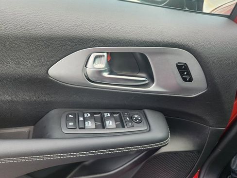 New 2026 Chrysler Pacifica Limited w/ S Appearance Package image 11