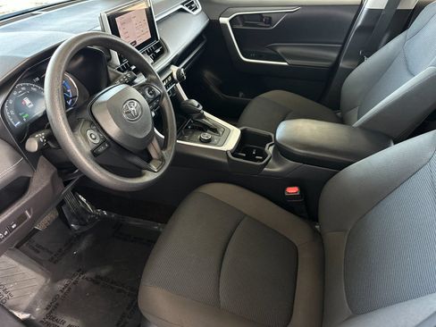 Used 2025 Toyota RAV4 LE AWD/4WD image 9