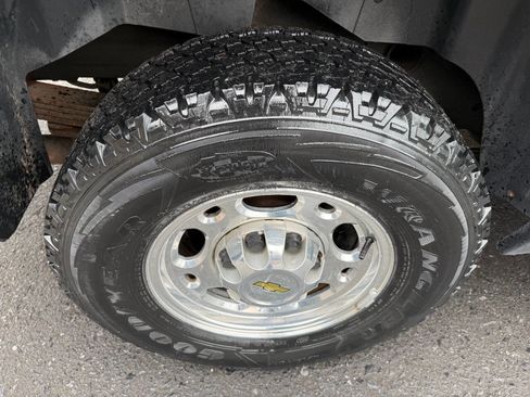 Used 2007 Chevrolet Suburban 2500 LT w/ LT Preferred Equipment Group AWD/4WD image 11