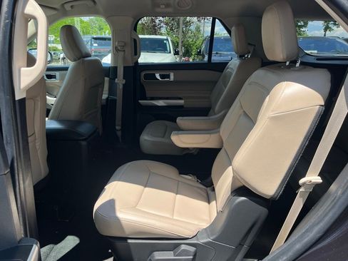 Used 2022 Ford Explorer XLT w/ Equipment Group 202A AWD/4WD image 12