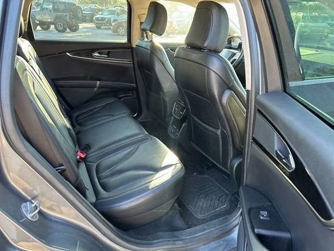 Used 2022 Lincoln Nautilus FWD w/ Premium Package image 8