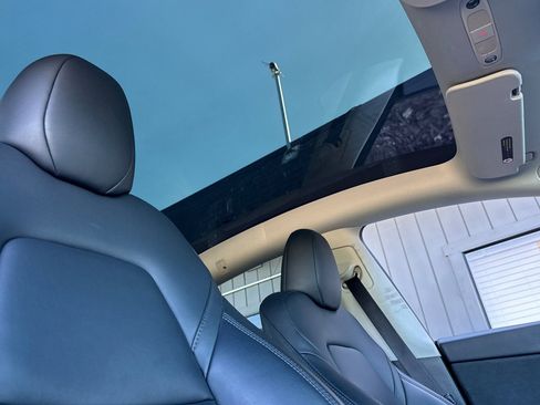 Used 2023 Tesla Model Y Performance image 16