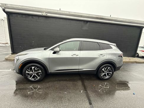 Used 2024 Kia Sportage EX image 6