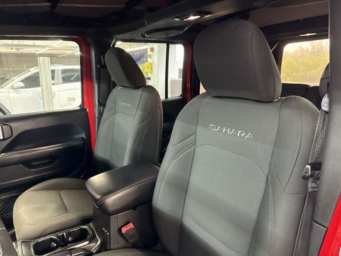 Used 2018 Jeep Wrangler Unlimited Sahara AWD/4WD image 14