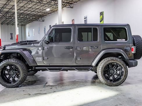 Used 2019 Jeep Wrangler Unlimited Sahara AWD/4WD image 4
