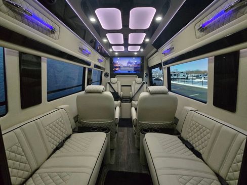 Used 2024 Mercedes-Benz Sprinter 3500 image 4