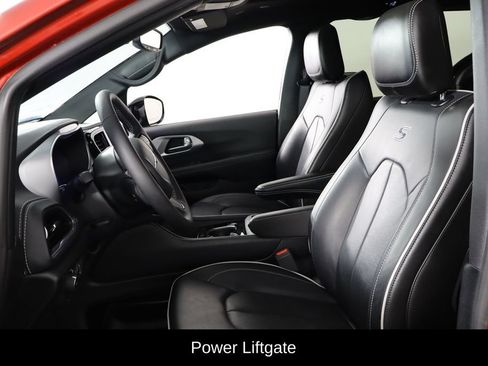 Used 2025 Chrysler Pacifica Limited FWD image 7