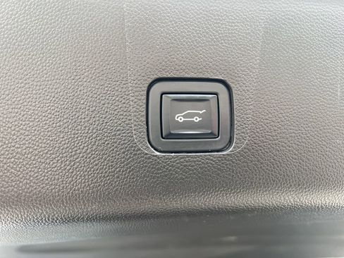 Used 2023 Chevrolet Traverse LT w/ Midnight/Sport Edition image 12