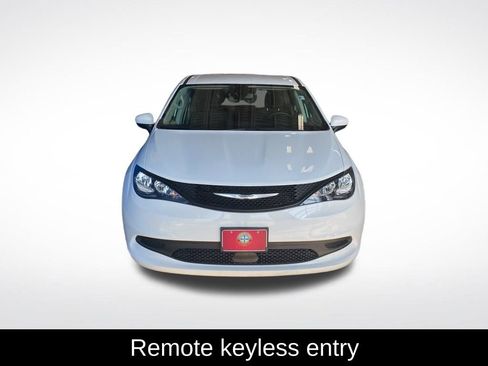 Used 2023 Chrysler Voyager LX image 14