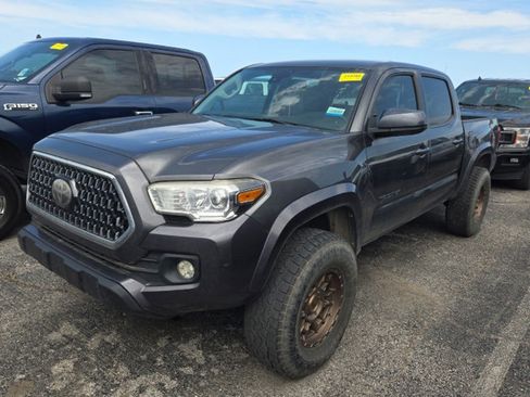 Used 2019 Toyota Tacoma SR5 AWD/4WD image 5