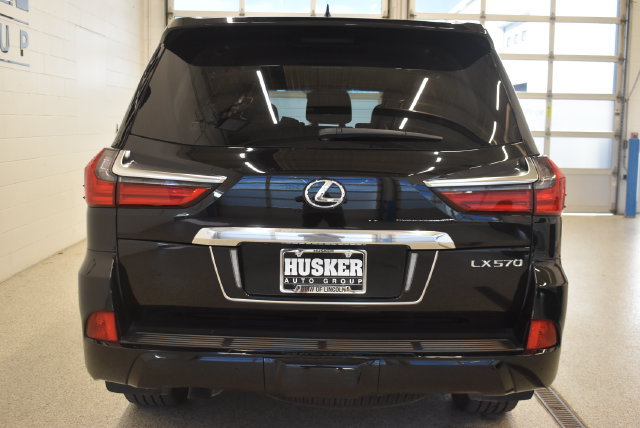 Used 2021 Lexus LX 570 4WD w/ Luxury Package image 11