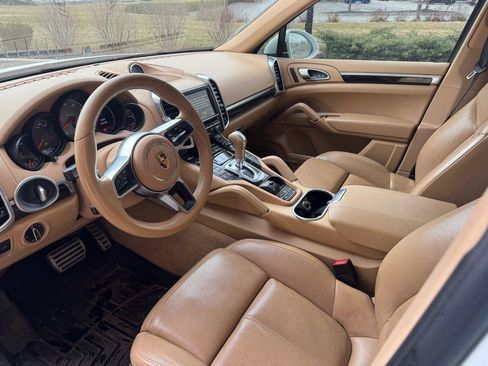 Used 2016 Porsche Cayenne S image 8