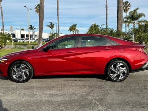 Certified 2025 Hyundai Elantra Sport image 7
