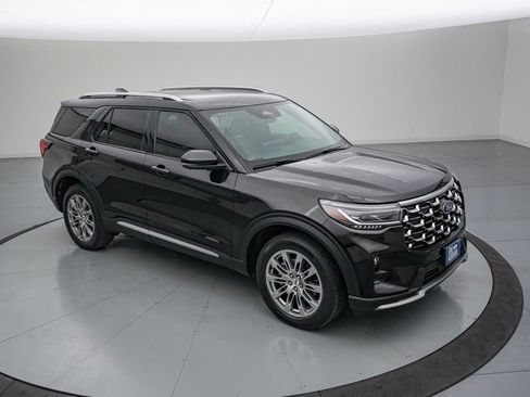 Certified 2025 Ford Explorer Platinum AWD/4WD image 3