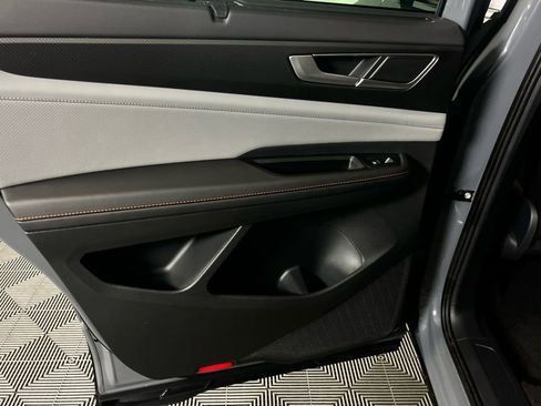 Used 2025 Volkswagen Atlas Peak Edition SE image 28