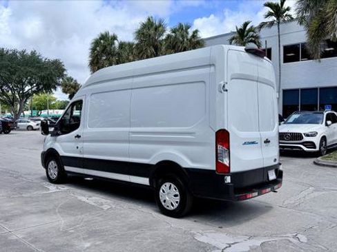 Used 2022 Ford E-Transit 148 High Roof RWD image 6